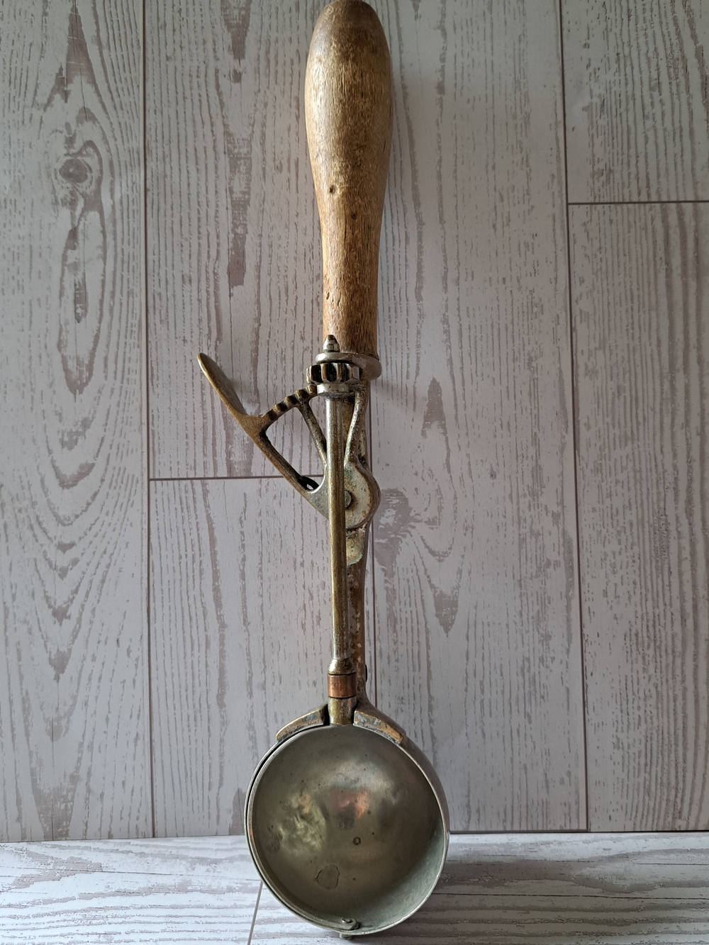 Vintage Gilchrist's No 31 Ice Cream Scoop with Wooden Handle